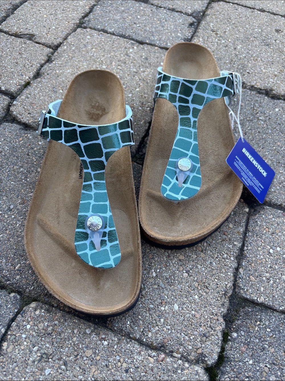 Birkenstock Gizeh Sandals - Teal and White Giraffe Print